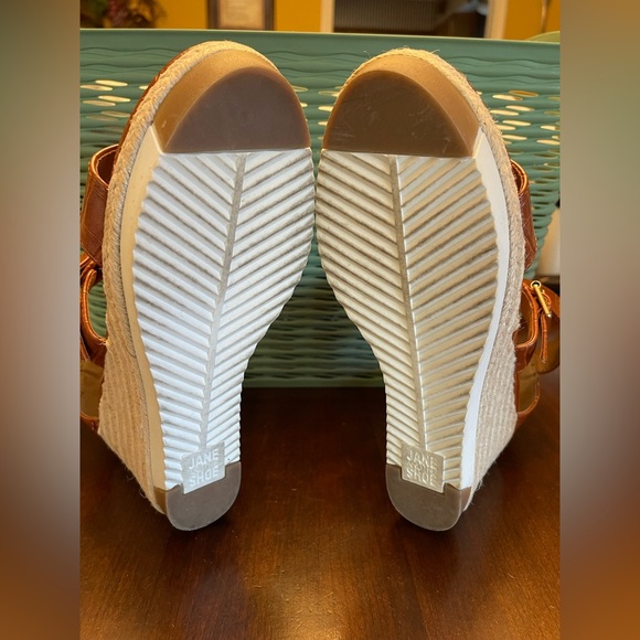 JANE AND THE SHOE Irma Platform Lug Sole Wedge Sandals - Picture 10 of 10